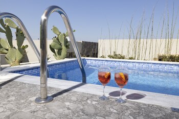 kaktus suites private pool