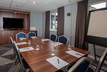 holiday inn express canterbury by ihg