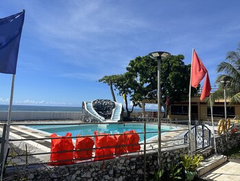 emmalyns paradise resort