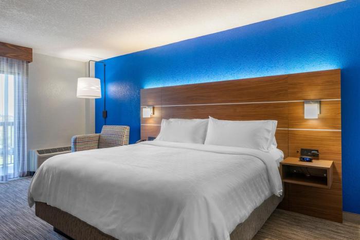 holiday inn express cape coral fort myers area by ihg
