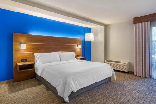 holiday inn express cape coral fort myers area by ihg
