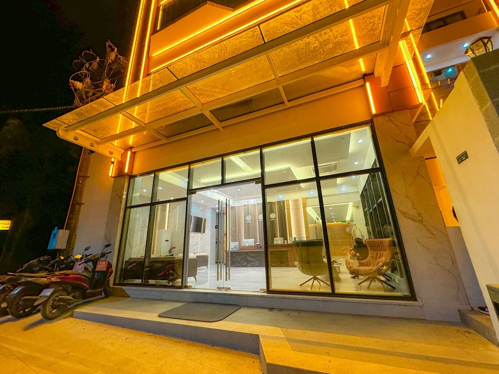 venus royale hotel