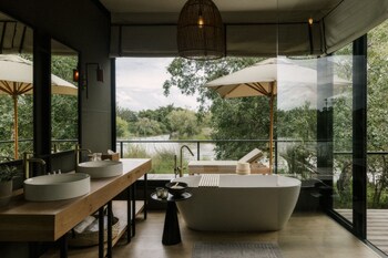 batoka zambezi sands