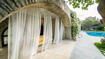 almina garden boutique