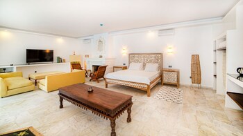 almina garden boutique