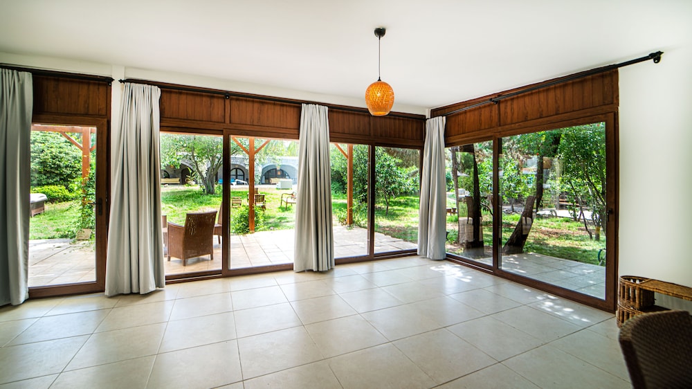 almina garden boutique