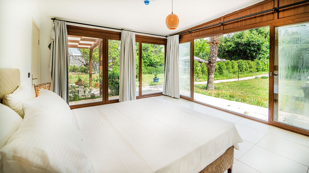 almina garden boutique