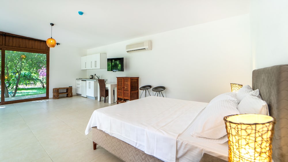 almina garden boutique