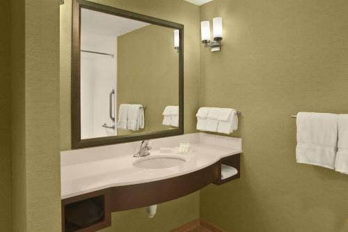 hilton garden inn akron