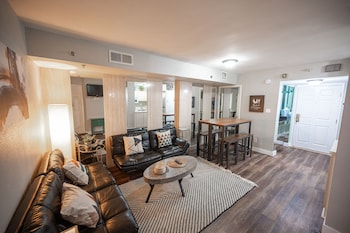 stay together on the strip 3 bed condo