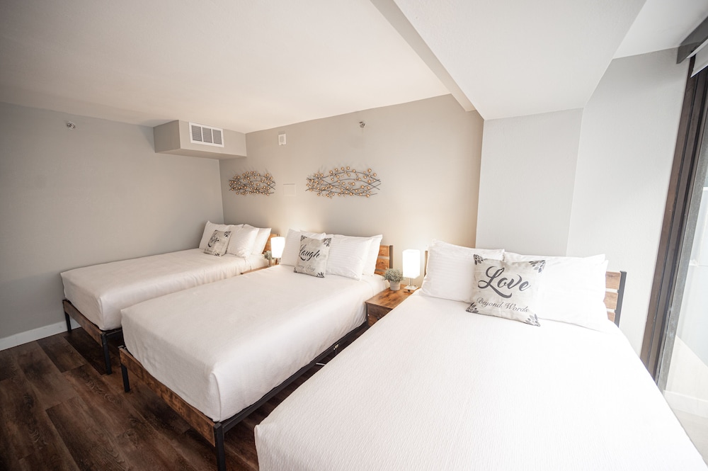 stay together on the strip 3 bed condo