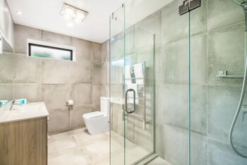 the perfect spacious 2br getaway netflix