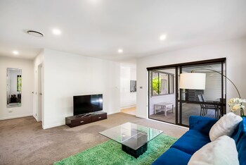 the perfect spacious 2br getaway netflix