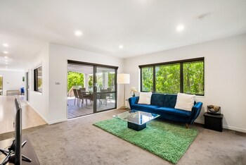 the perfect spacious 2br getaway netflix