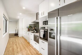 the perfect spacious 2br getaway netflix