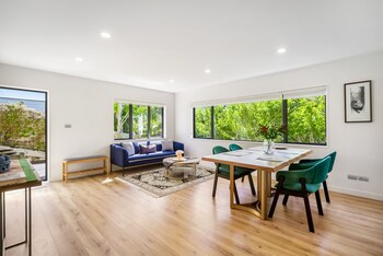 the perfect spacious 2br getaway netflix