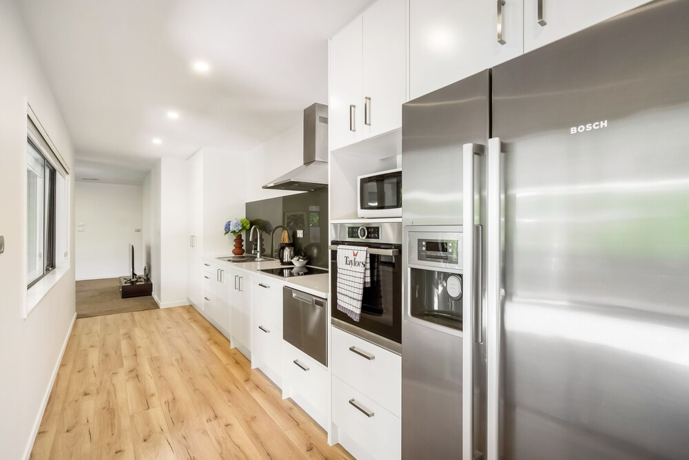 the perfect spacious 2br getaway netflix