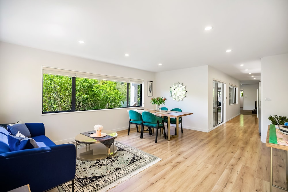 the perfect spacious 2br getaway netflix