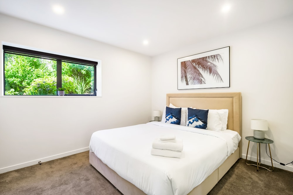 the perfect spacious 2br getaway netflix