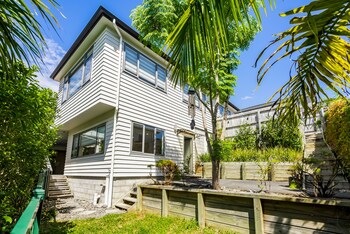 the perfect spacious 2br getaway netflix