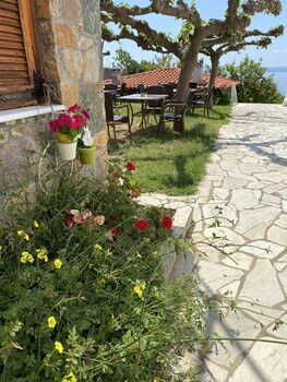 mantoudi limni agia anna