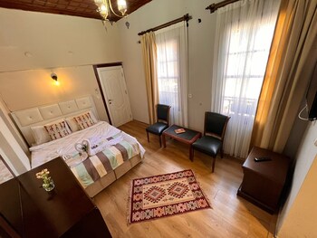 tarihi sari konak