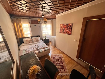 tarihi sari konak