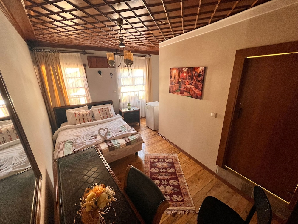 tarihi sari konak