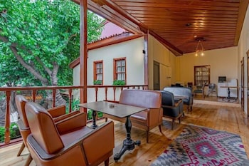 tarihi sari konak