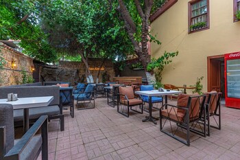 tarihi sari konak