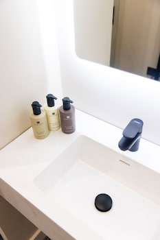 school lane hotel in liverpool one