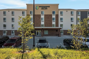 woodspring suites milwaukee menomonee falls