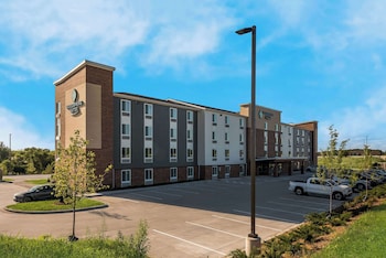 woodspring suites milwaukee menomonee falls