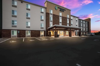 woodspring suites milwaukee menomonee falls