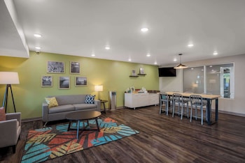 woodspring suites milwaukee menomonee falls