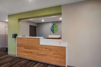 woodspring suites milwaukee menomonee falls