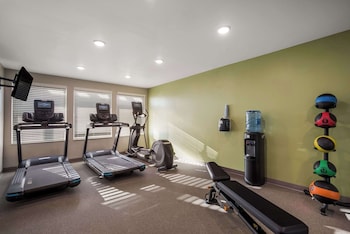 woodspring suites milwaukee menomonee falls