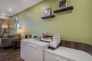 woodspring suites milwaukee menomonee falls