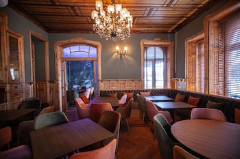 storytellers palace