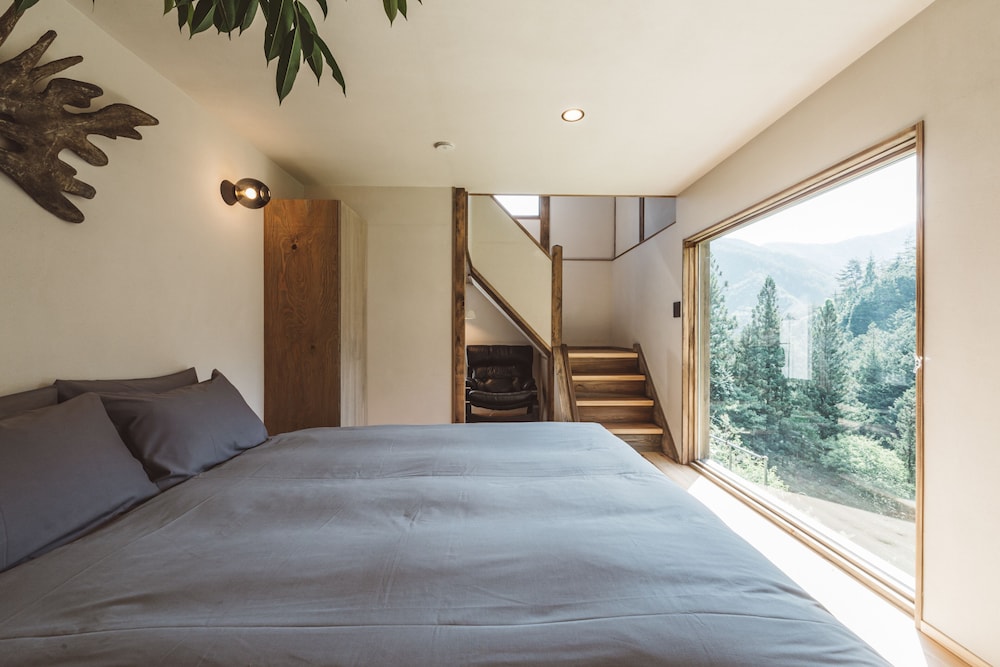 nipponia kosuge village cliff side villa