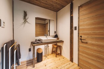 nipponia kosuge village cliff side villa