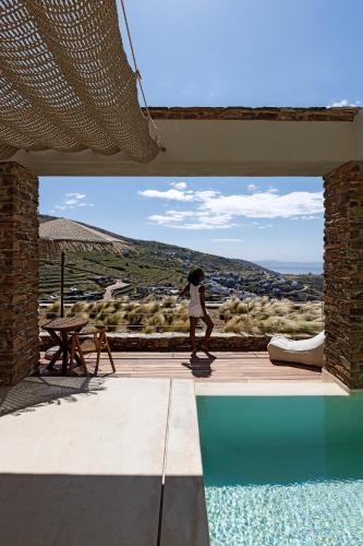 tinos