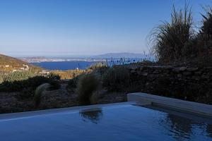 tinos