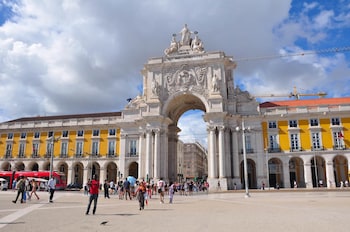 loures