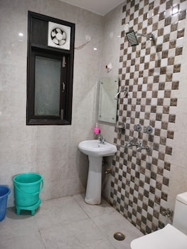 hotel star light near nizamuddin station