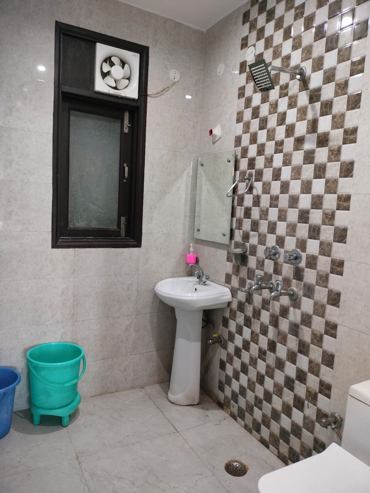 hotel star light near nizamuddin station