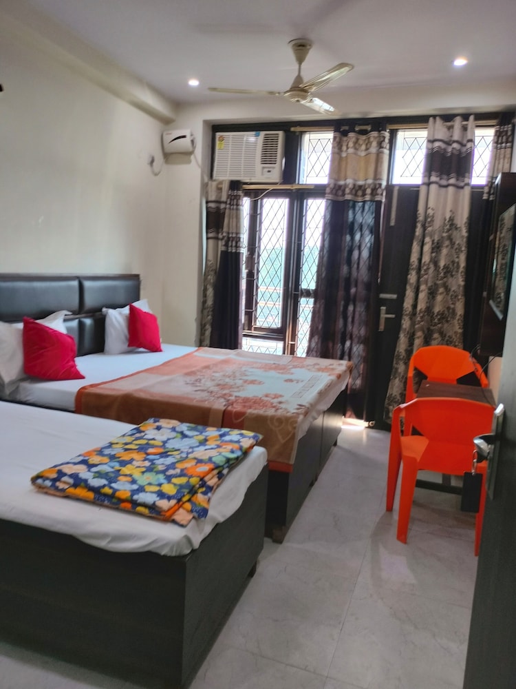 hotel star light near nizamuddin station