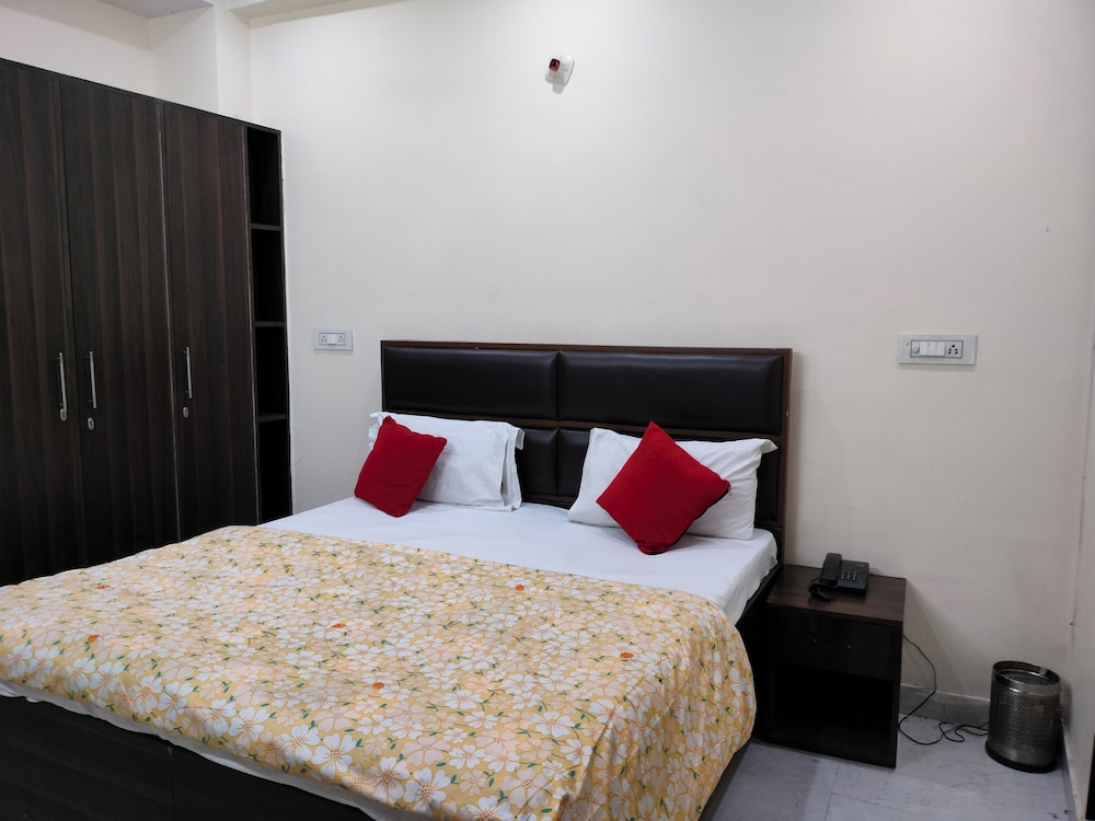 hotel star light near nizamuddin station