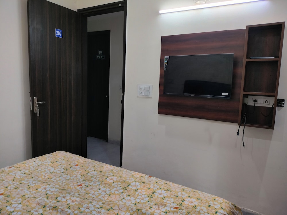 hotel star light near nizamuddin station