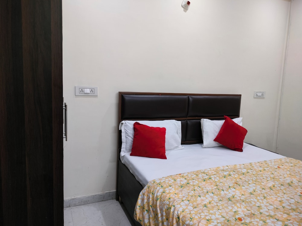 hotel star light near nizamuddin station
